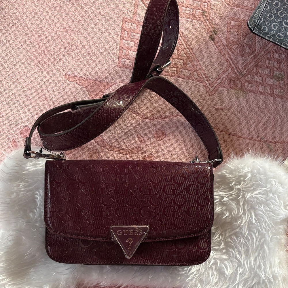 Especial today GUESS Burgundy Shoulder Bag